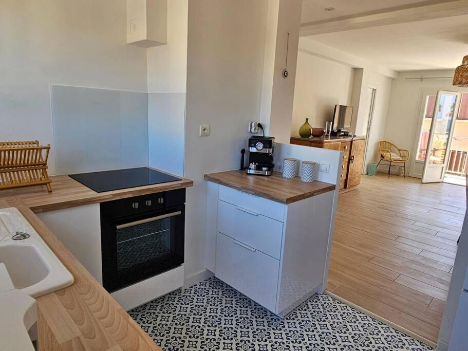 Tres Bel Appartement Vue Mer Сикс-Фор-ле-Плаж Екстериор снимка