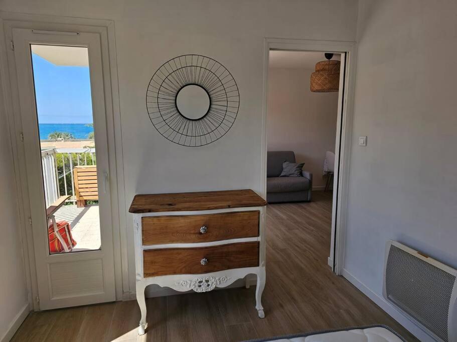 Tres Bel Appartement Vue Mer Сикс-Фор-ле-Плаж Екстериор снимка