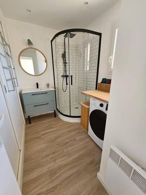 Tres Bel Appartement Vue Mer Сикс-Фор-ле-Плаж Екстериор снимка