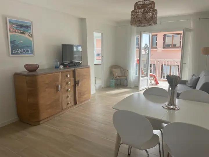 Tres Bel Appartement Vue Mer Сикс-Фор-ле-Плаж Екстериор снимка